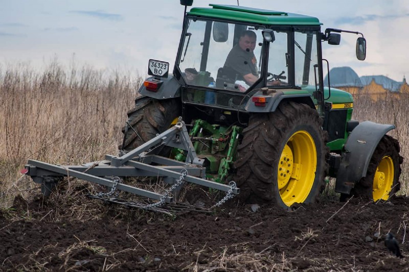 Landscape Rake vs. Box Blade: Choosing the Right Tool for Soil Preparation