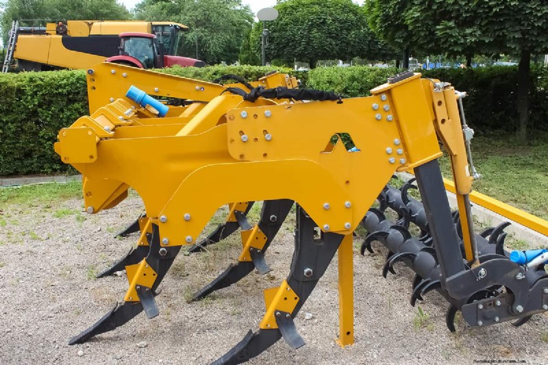 Landscape Rake vs. Box Blade: Choosing the Right Tool for Soil Preparation