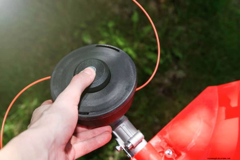 Removing a Toro Trimmer Head: A Step-by-Step Guide