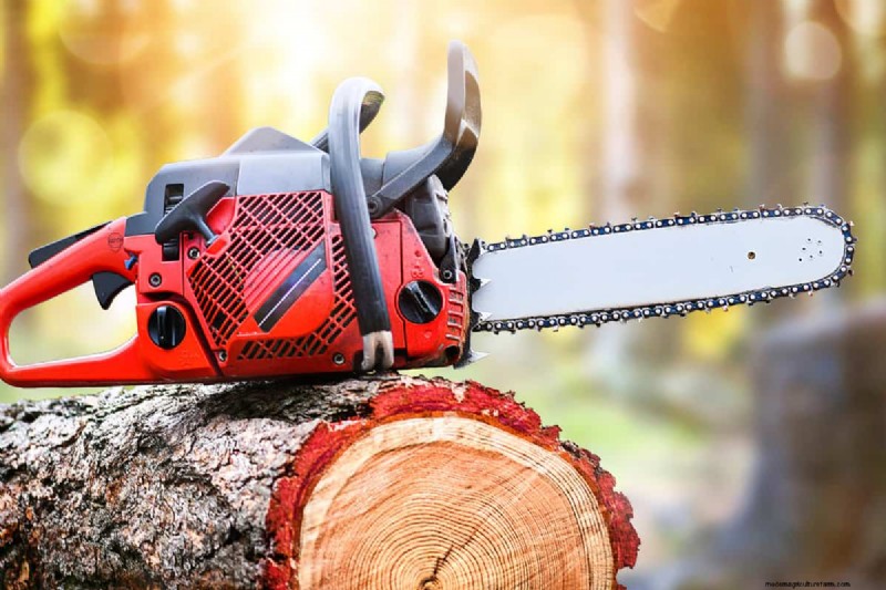 Chainsaw Smoke: Causes & Solutions (Blue, White, Black Smoke)