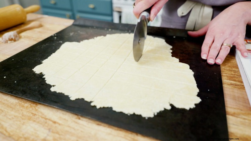 Easy Homemade Crackers: Simple Recipe for Crispy, Flavorful Snacks