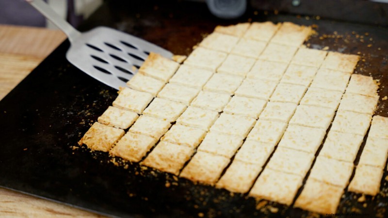 Easy Homemade Crackers: Simple Recipe for Crispy, Flavorful Snacks
