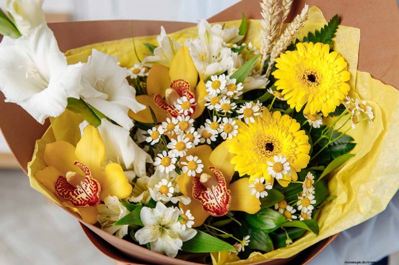 7 Expert Tips to Keep Your Fresh Flowers Looking Fresh