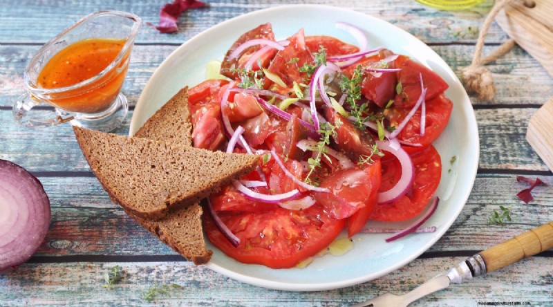 Grow Giant Beefsteak Tomatoes: Planting, Care, and Harvest Tips