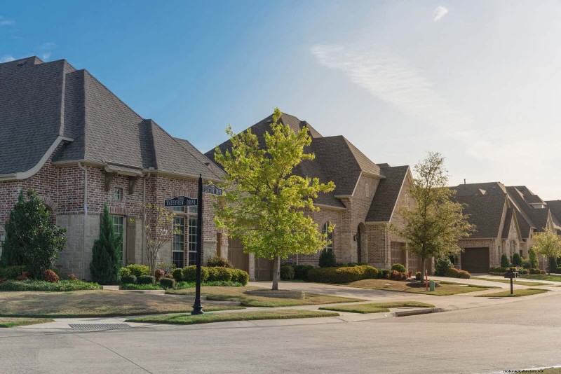 12 Red Flags That Can Trigger an HOA Letter About Your Yard