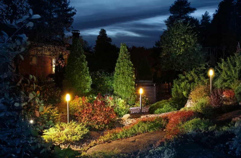 Illuminate Your Backyard: Expert Tips to Eliminate Dark Zones at Night