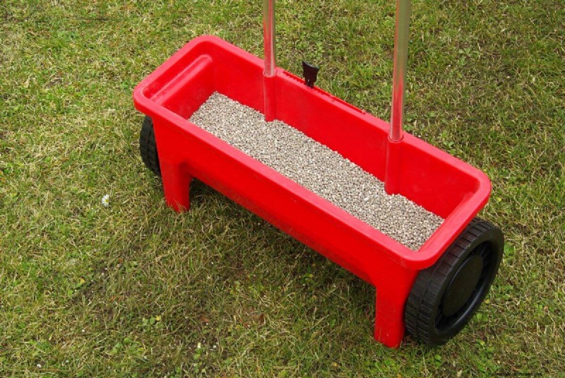 Summer Lawn Fertilization: When Hot Weather Is Good or Bad for Your Turf