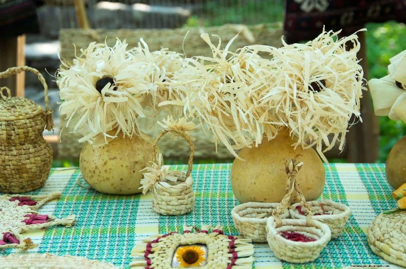 25 DIY Ideas to Repurpose Garden Scraps into Beautiful Home Décor