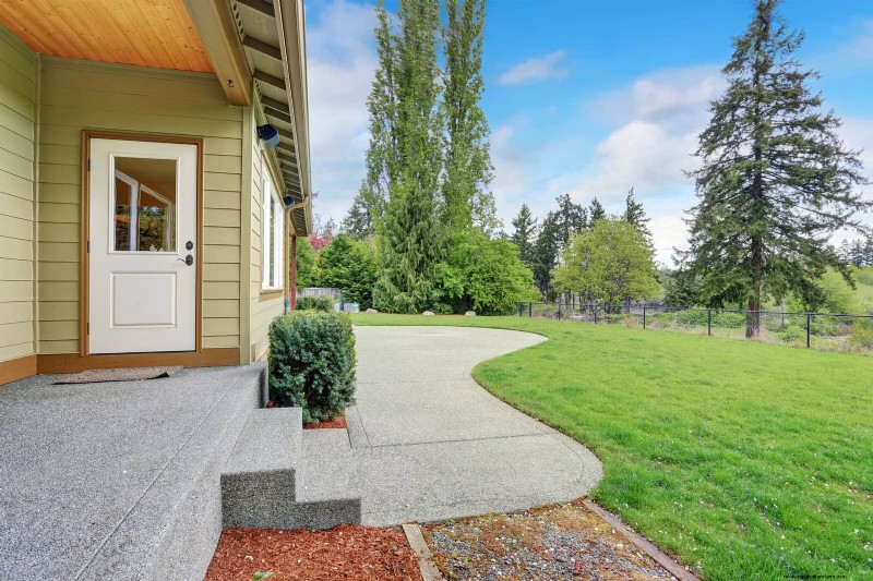 21 Expert Landscaping Strategies to Shield Your Home from Wildfires