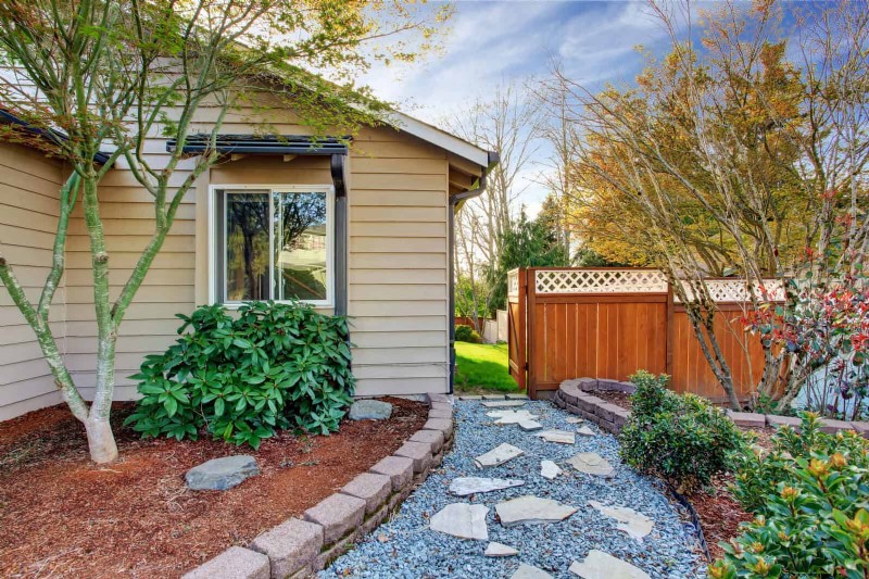 21 Expert Landscaping Strategies to Shield Your Home from Wildfires