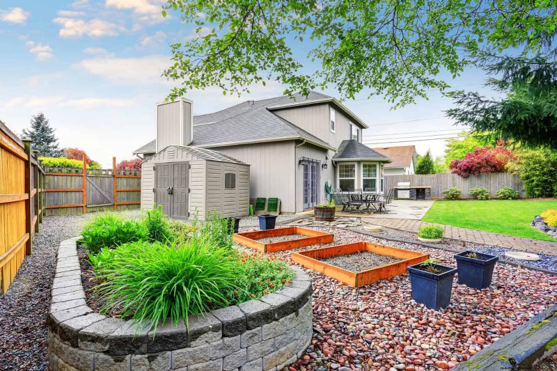 21 Expert Landscaping Strategies to Shield Your Home from Wildfires