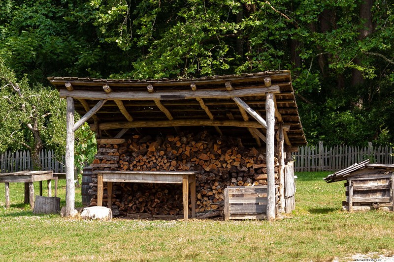 21 Expert Landscaping Strategies to Shield Your Home from Wildfires