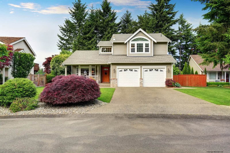 21 Expert Landscaping Strategies to Shield Your Home from Wildfires