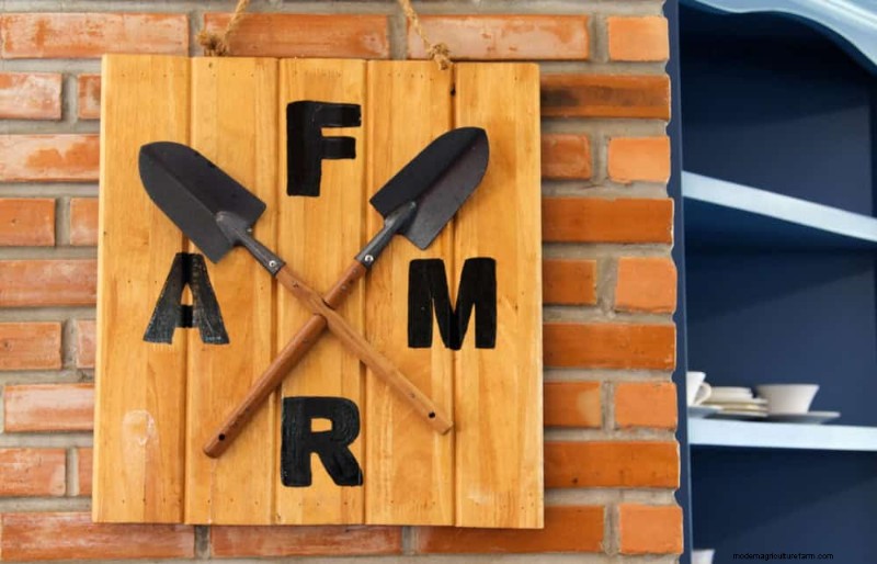 28 Creative Ideas to Repurpose Old Garden Tools into Stunning Outdoor Décor
