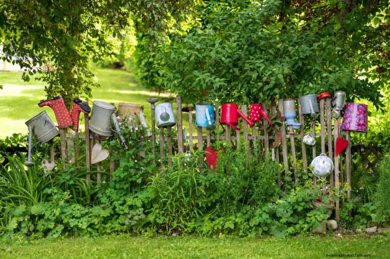 28 Creative Ideas to Repurpose Old Garden Tools into Stunning Outdoor Décor