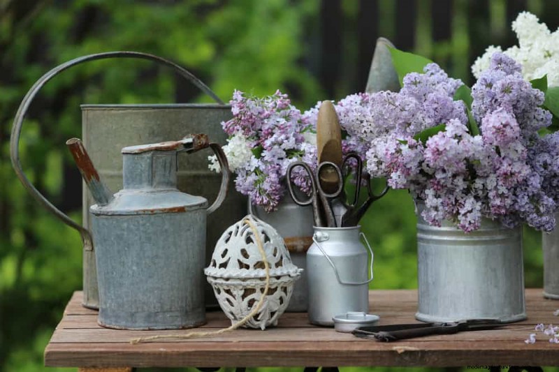 28 Creative Ideas to Repurpose Old Garden Tools into Stunning Outdoor Décor