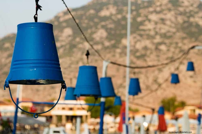 28 Creative Ideas to Repurpose Old Garden Tools into Stunning Outdoor Décor