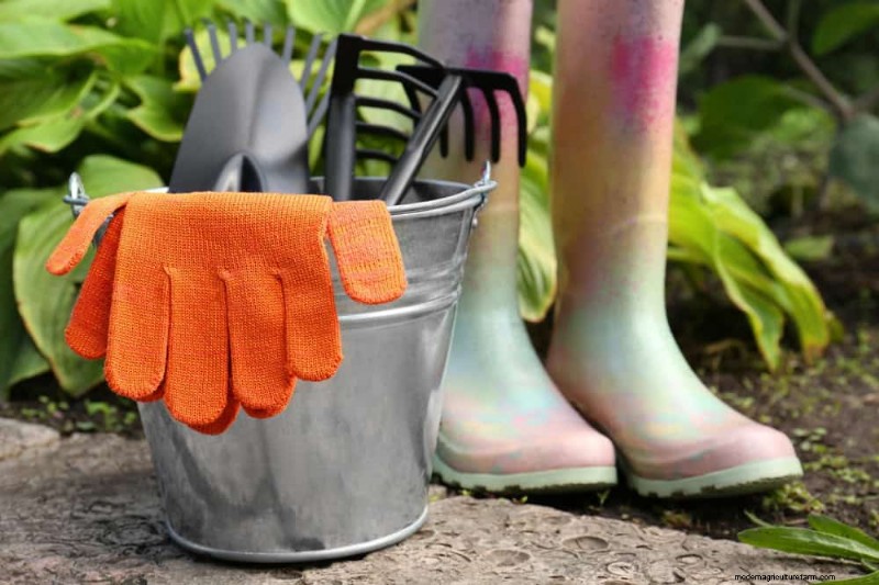 28 Creative Ideas to Repurpose Old Garden Tools into Stunning Outdoor Décor