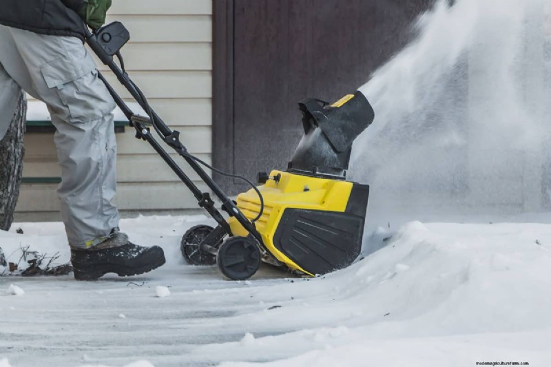 Why Is My Cub Cadet Snow Blower Engine Surging? Causes, Symptoms, and DIY Fixes