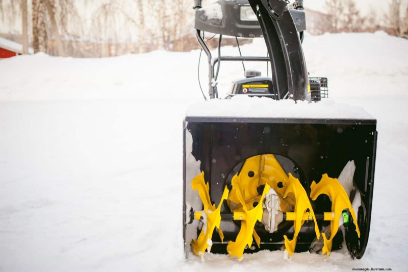 Why Is My Cub Cadet Snow Blower Engine Surging? Causes, Symptoms, and DIY Fixes