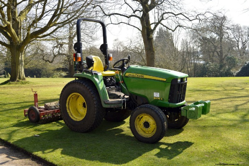 Why John Deere Lawn Tractors Blow Fuses & How to Fix Them